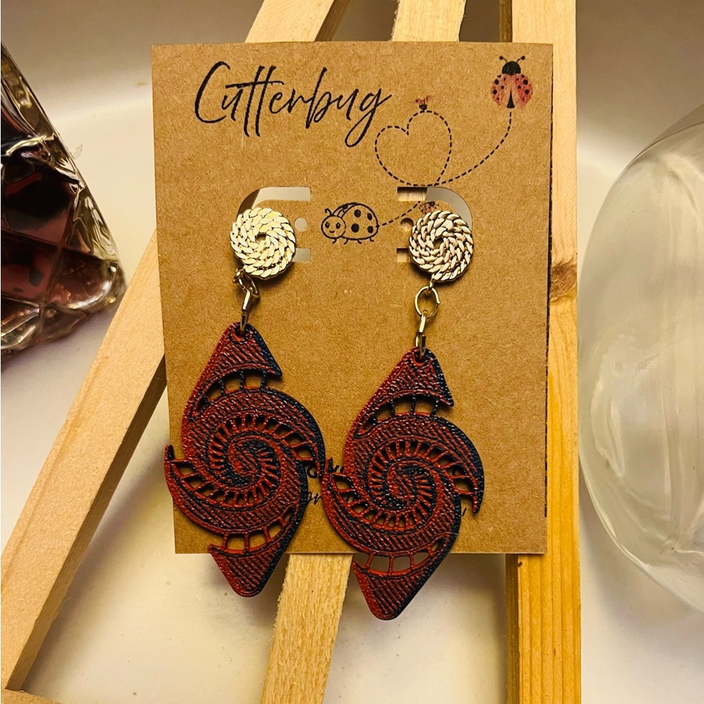 Geometric spiralized dangle 3D earrings!
